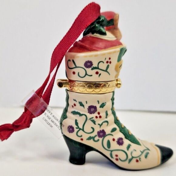 Hallmark Keepsake Ornament: 2001 Fashion Afoot - Picture 3 of 7